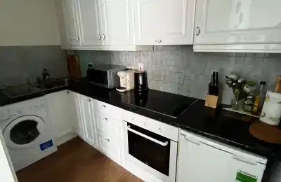 Room in A 2 Bedroom Apartment, Nicholas House, Ardilaun Court, Patrick Street, Dublin 8 D08 YC64 - Dublin, Ireland - Kitchen