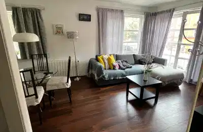 Kitchen?w=400&h=260&fit=crop&q=40&auto=format&trim=auto