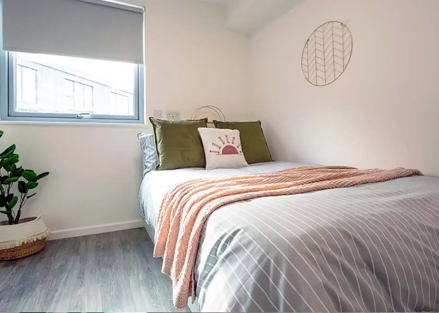 Amenities?w=400&h=260&fit=crop&q=40&auto=format&trim=auto