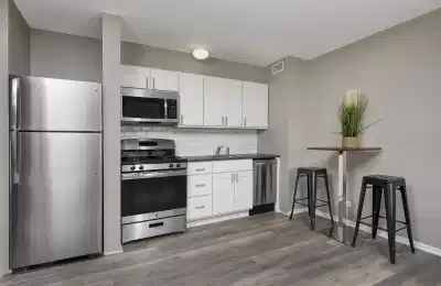5550 S Dorchester, Chicago - Chicago, Illinois, United States - Kitchen