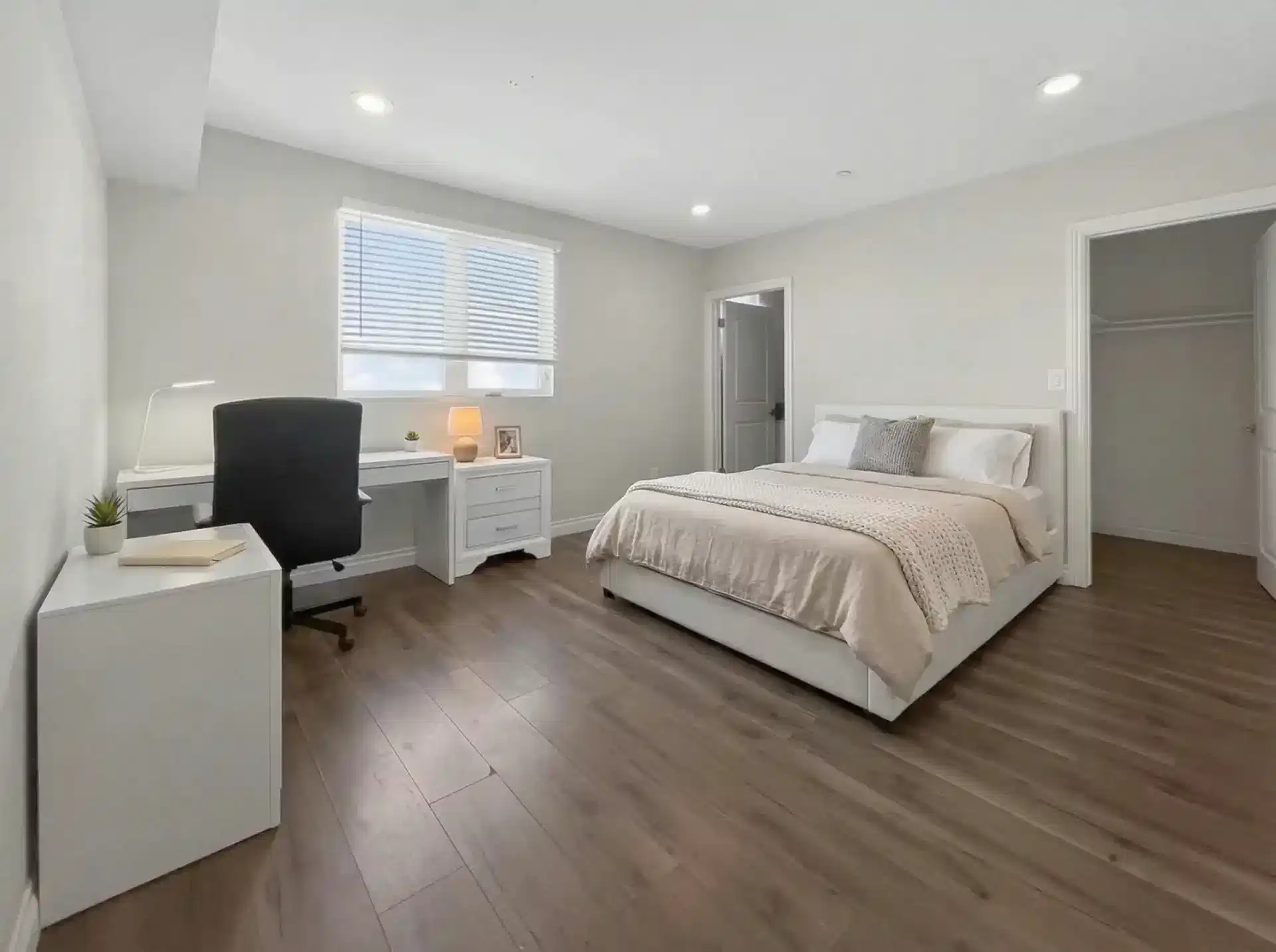 1334 W 37th Pl, Los Angeles - Los Angeles, California, United States - Bedroom
