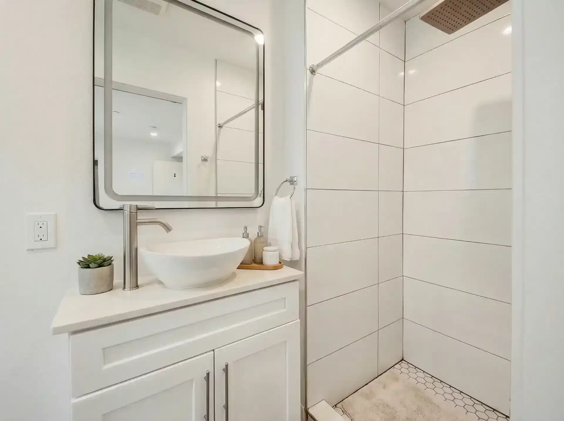 1186 W 37th Pl, Los Angeles - Los Angeles, California, United States - Bathroom