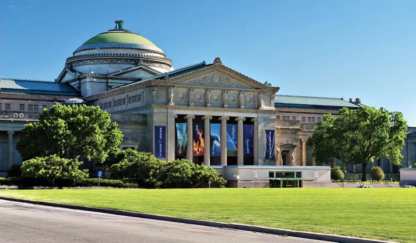 Hyde Park Tower Apartments, Chicago - Chicago, Illinois, United States - Exterior