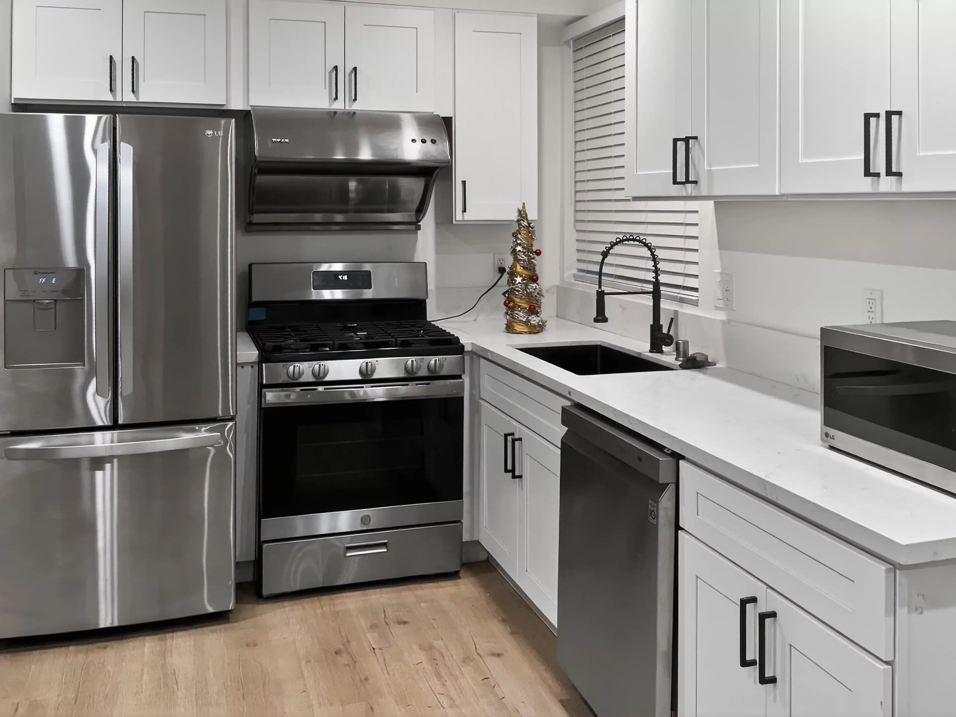 2013 Raymond Ave, Los Angeles - Los Angeles, California, United States - Kitchen