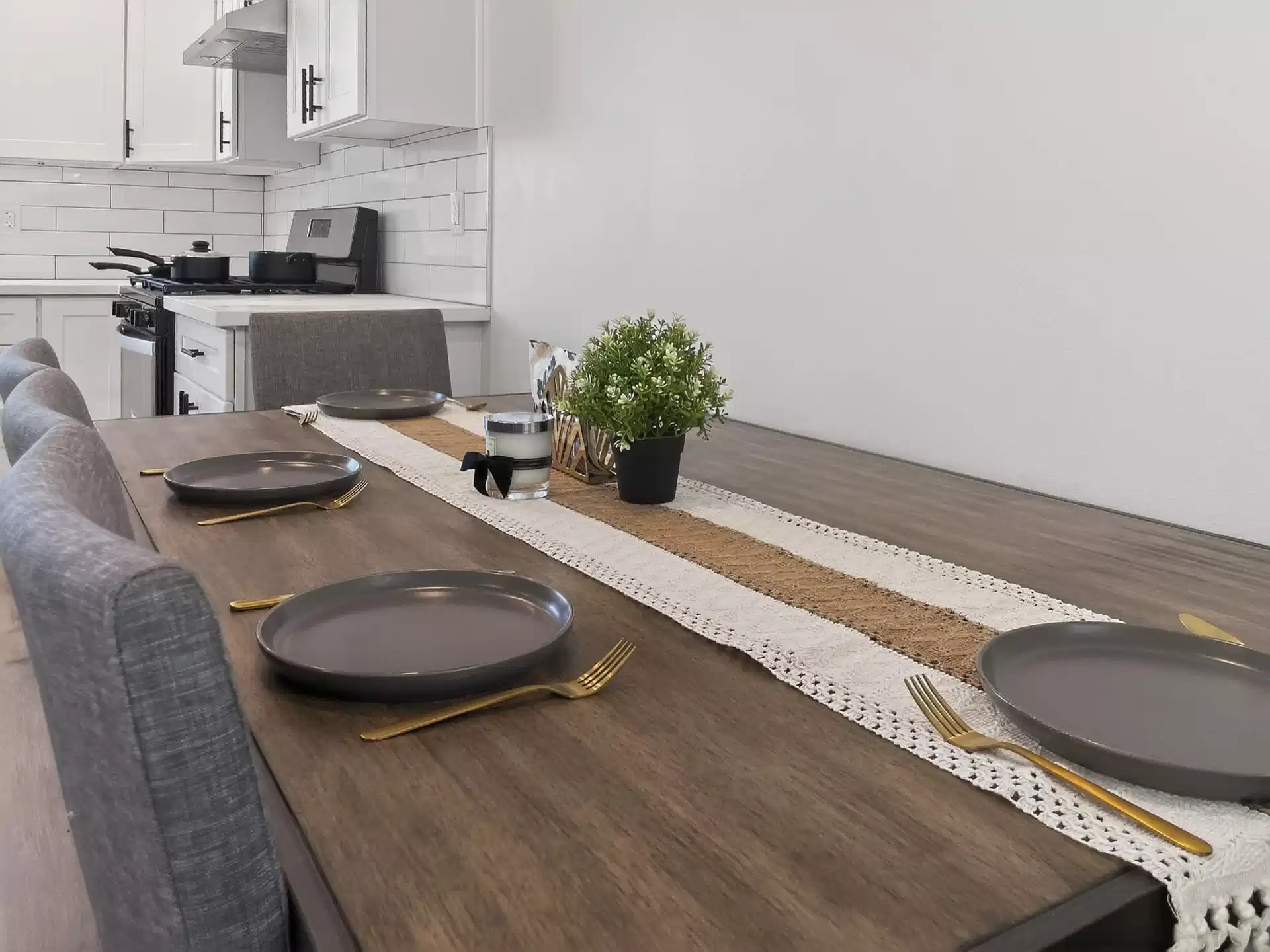 3001 Van Buren Pl, Los Angeles - Los Angeles, California, United States - Amenities