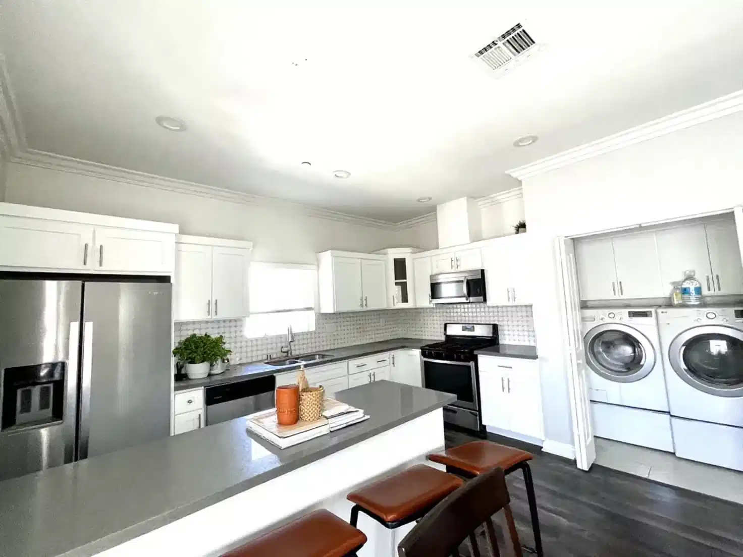 1151 W 37th Dr, Los Angeles - Los Angeles, California, United States - Kitchen