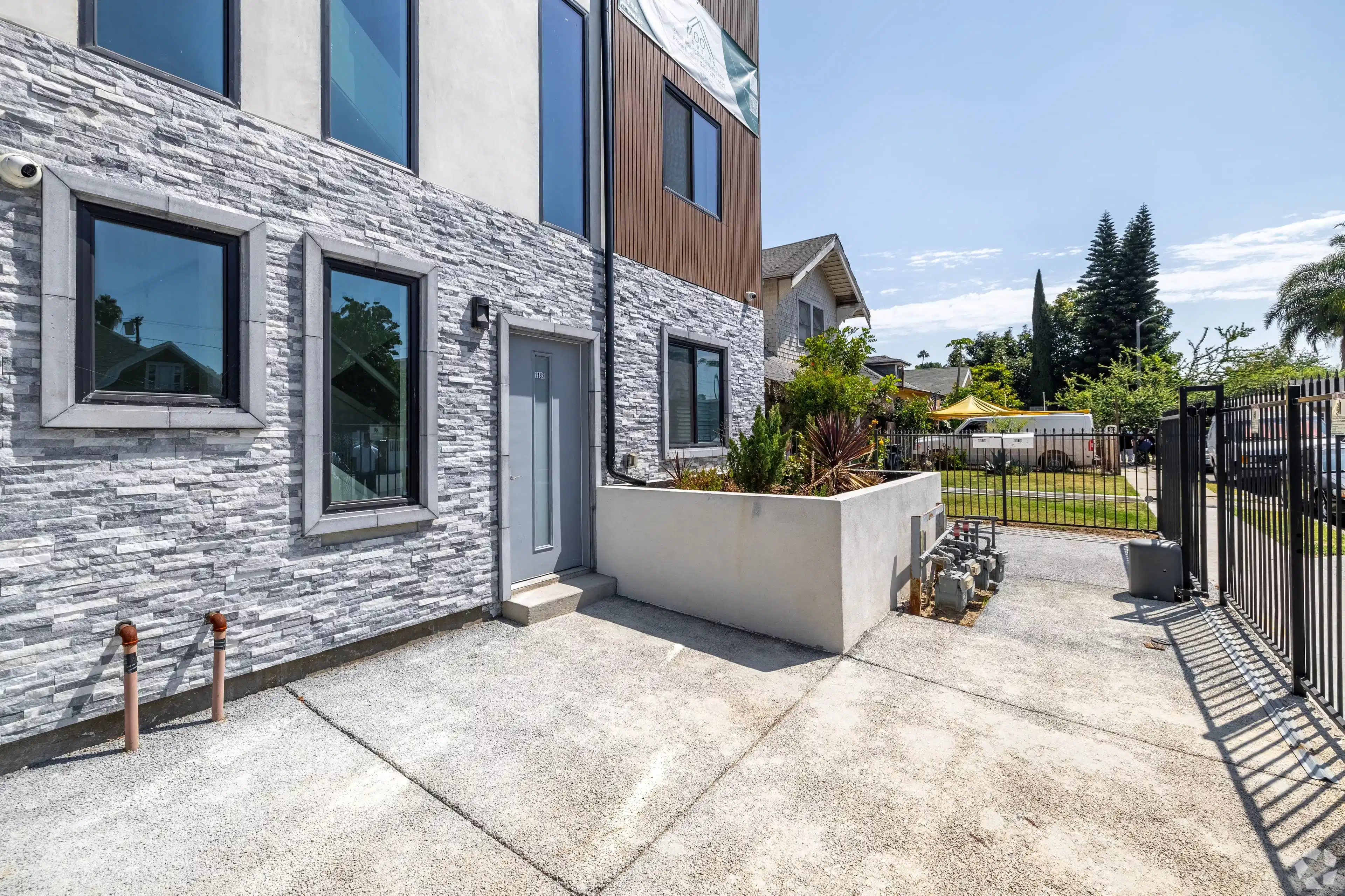 1181 Rolland Curtis Pl, Los Angeles 5