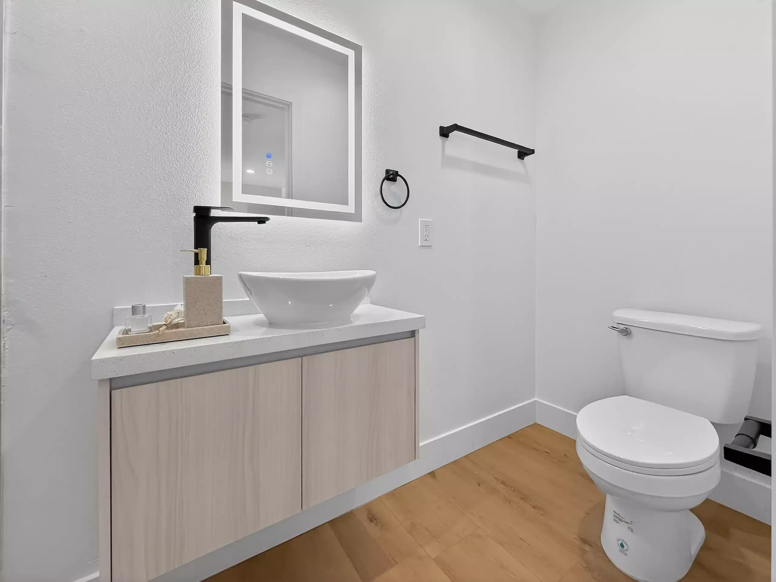 1223 W 37th Dr, Los Angeles - Los Angeles, California, United States - Bathroom
