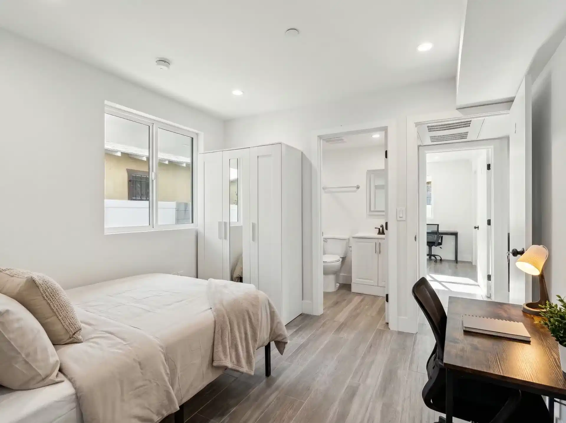 1348 W 35th Pl, Los Angeles - Los Angeles, California, United States - Bedroom