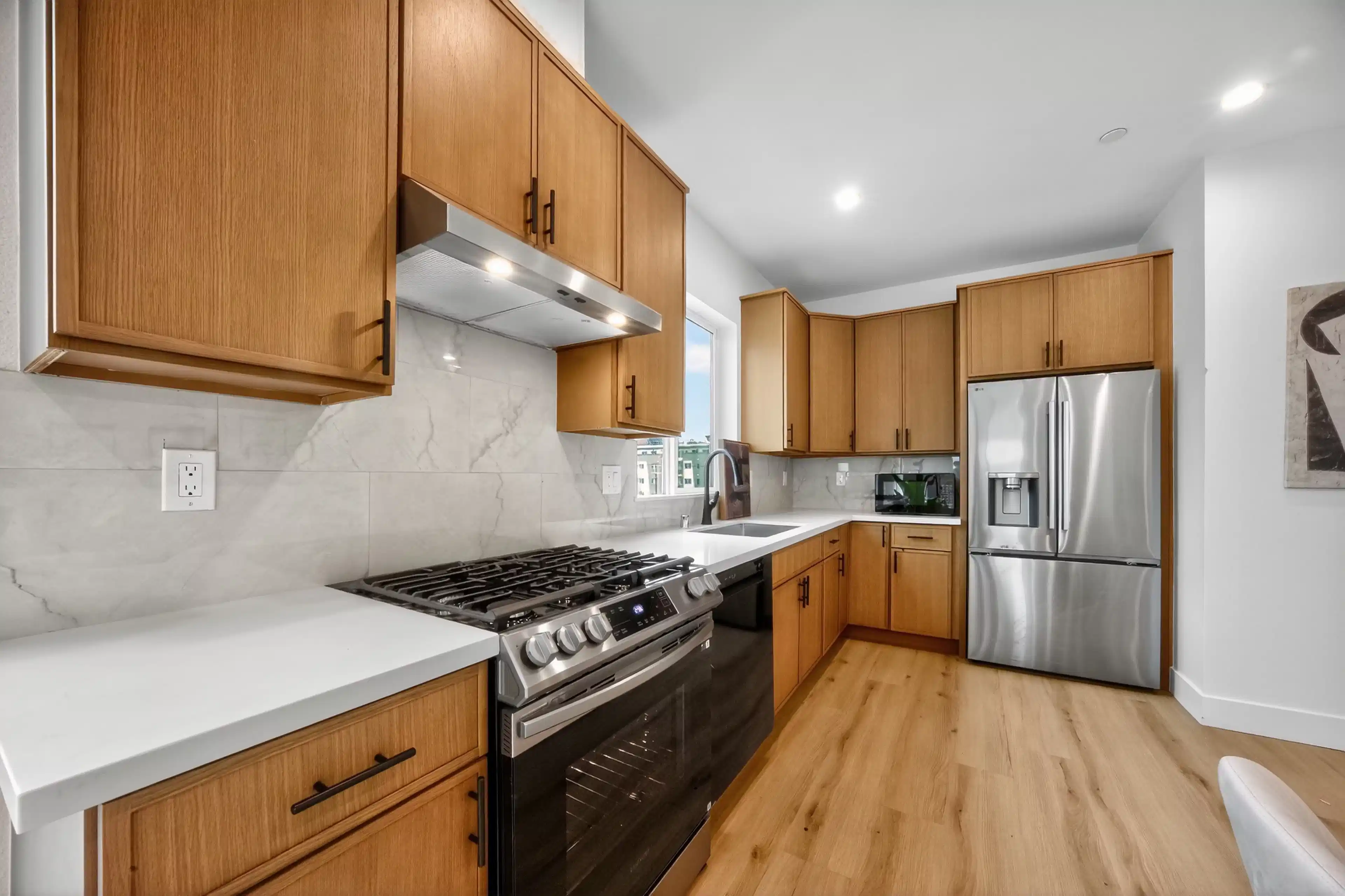 1204 W 37th Dr, Los Angeles - Los Angeles, California, United States - Kitchen