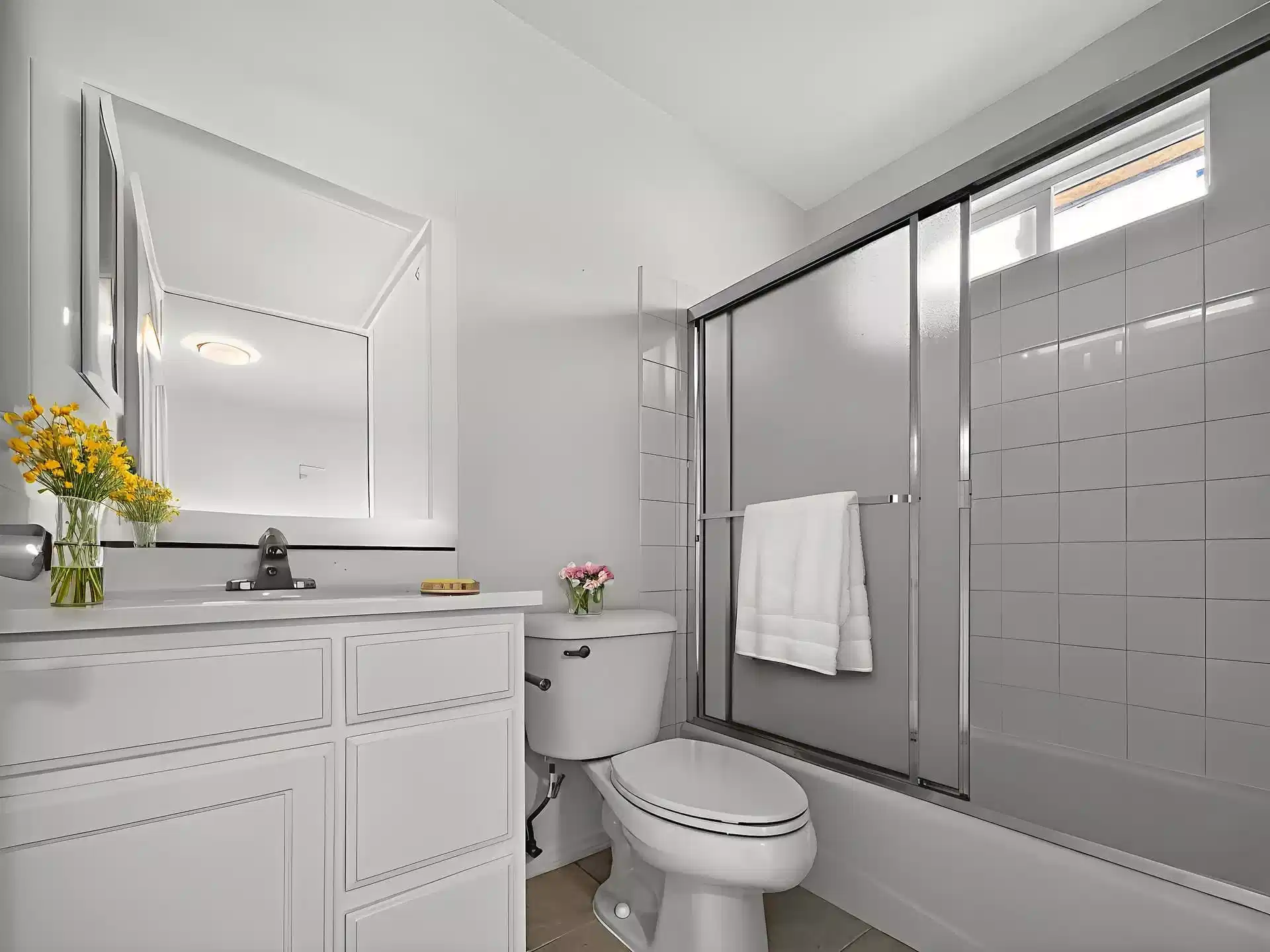 3509 S Budlong Ave, Los Angeles - Los Angeles, California, United States - Bathroom