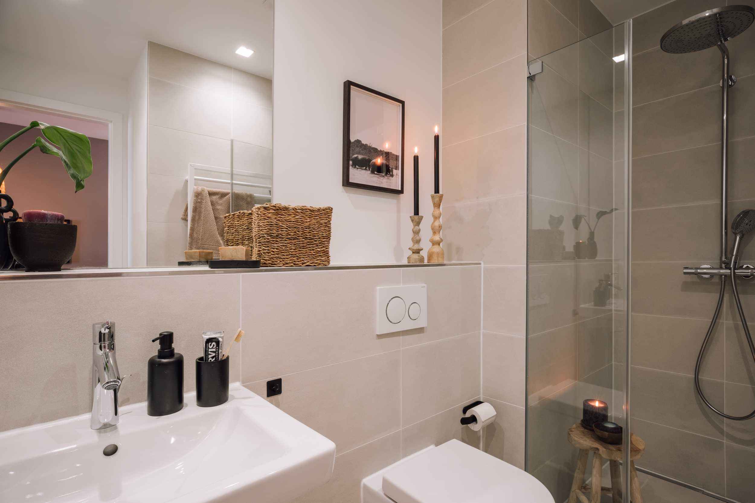 Common Area?w=400&h=260&fit=crop&q=40&auto=format&trim=auto