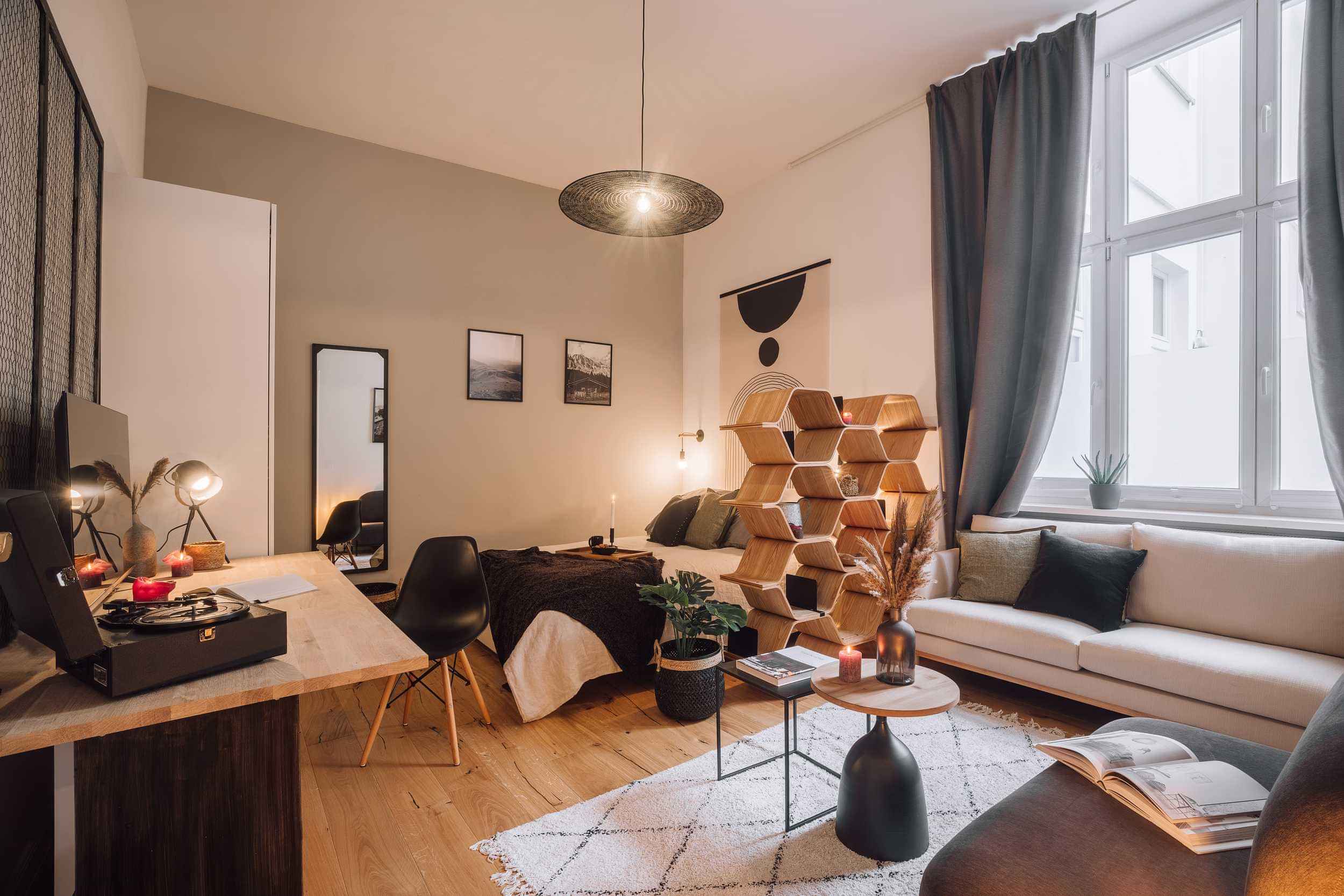 Exterior?w=400&h=260&fit=crop&q=40&auto=format&trim=auto