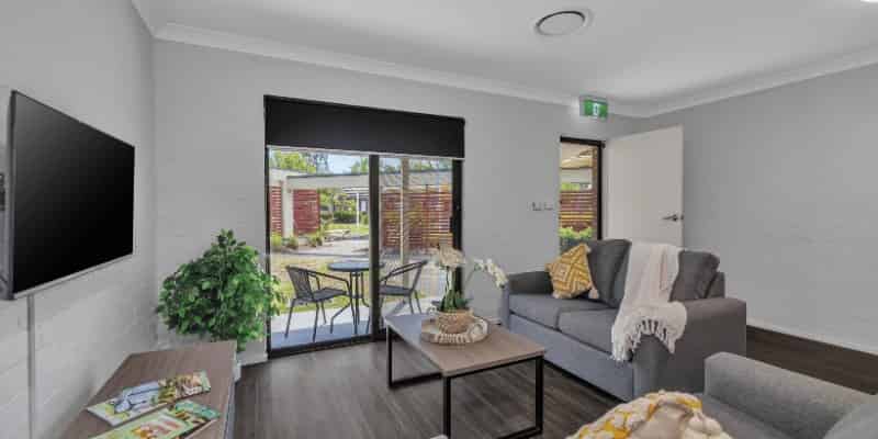 Exterior?w=400&h=260&fit=crop&q=40&auto=format&trim=auto