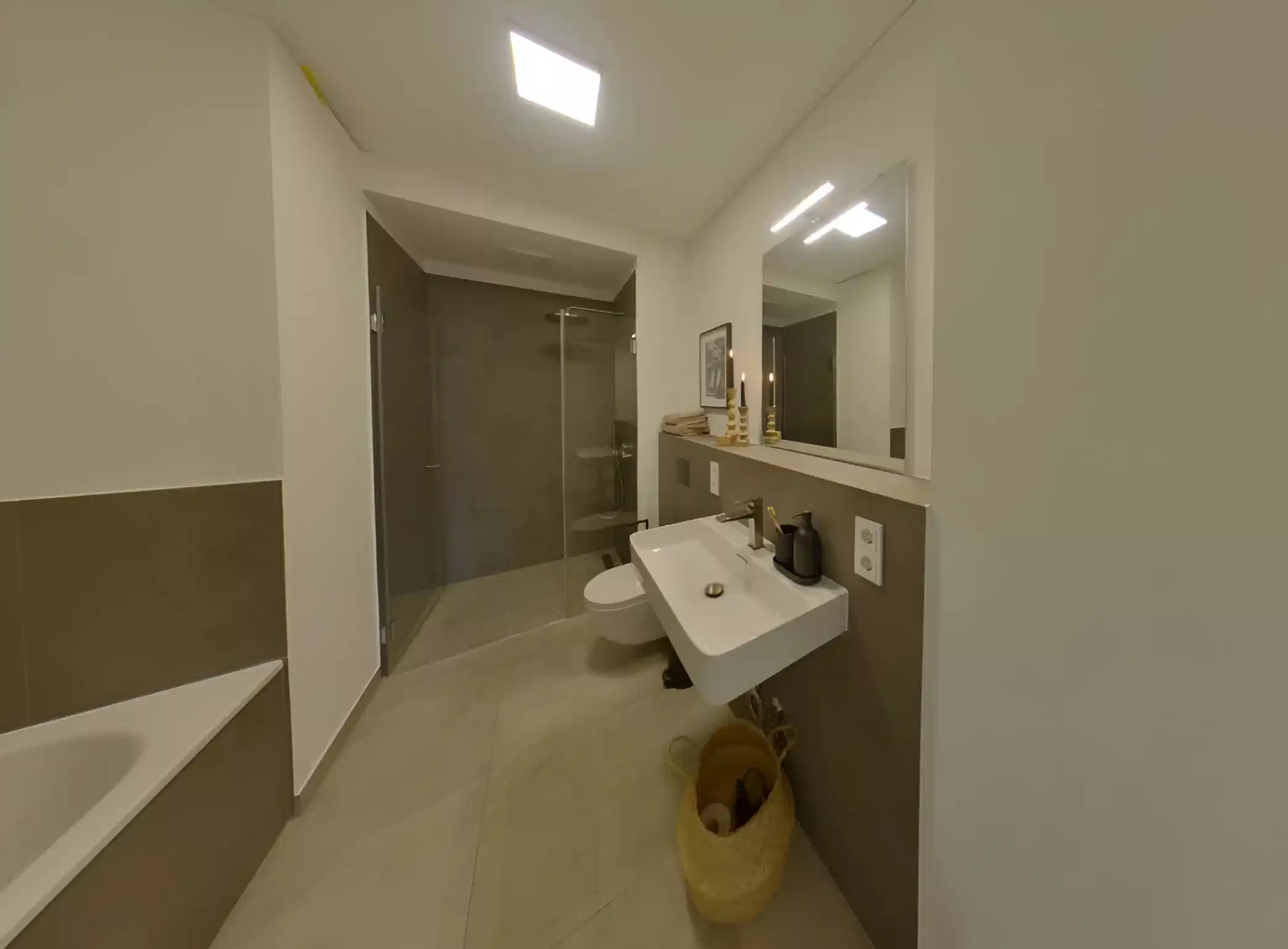 Exterior?w=400&h=260&fit=crop&q=40&auto=format&trim=auto