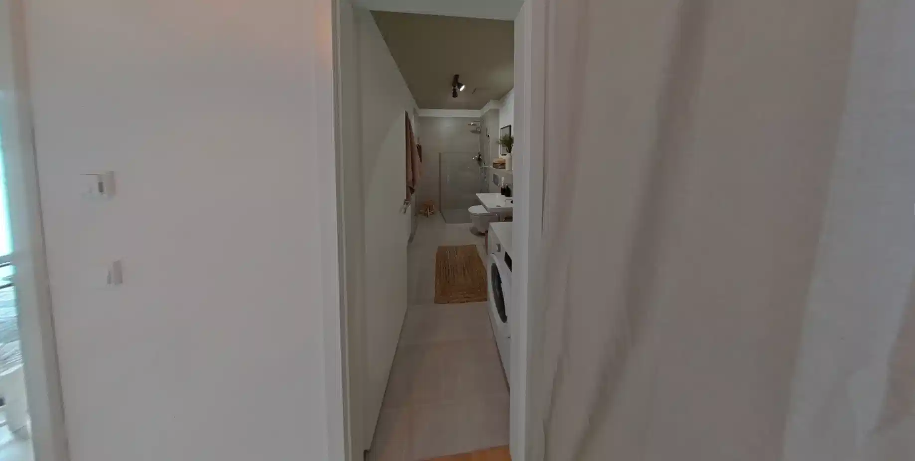 Exterior?w=400&h=260&fit=crop&q=40&auto=format&trim=auto