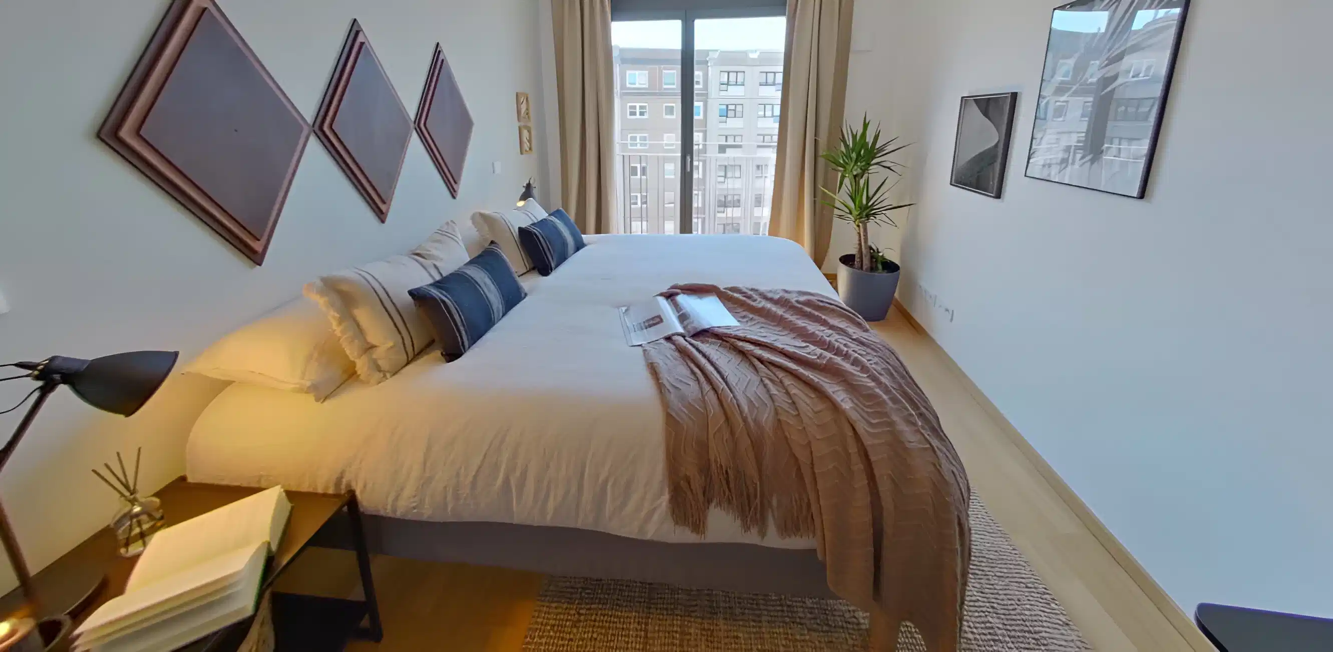 Common Area?w=400&h=260&fit=crop&q=40&auto=format&trim=auto