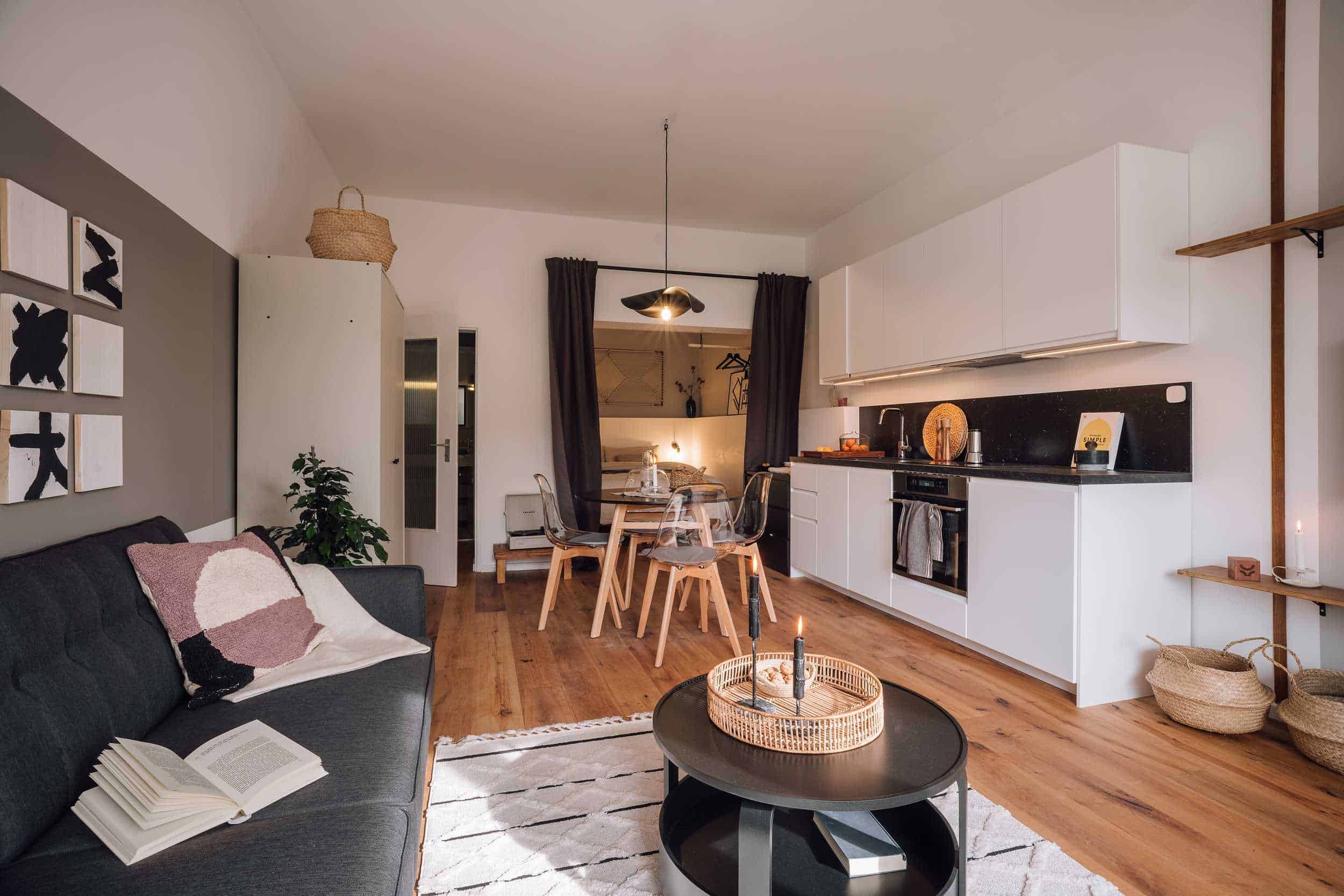 Exterior?w=400&h=260&fit=crop&q=40&auto=format&trim=auto