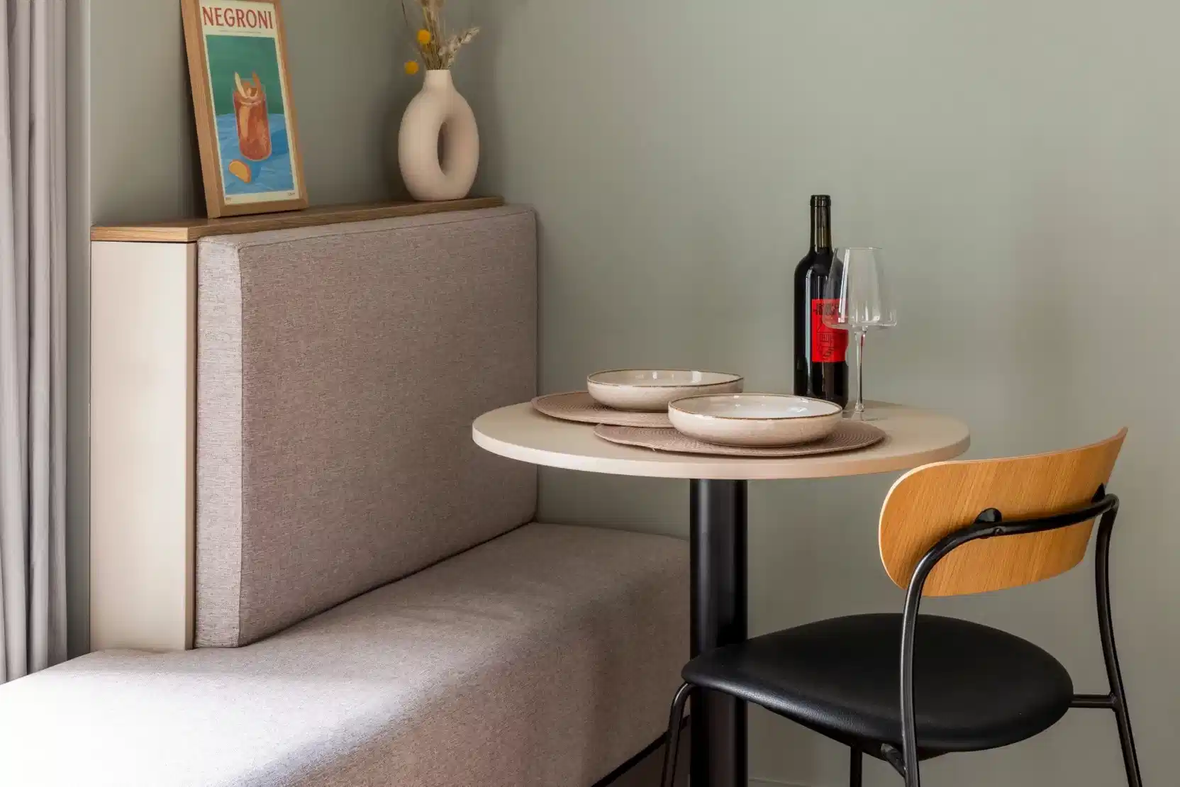 Exterior?w=400&h=260&fit=crop&q=40&auto=format&trim=auto