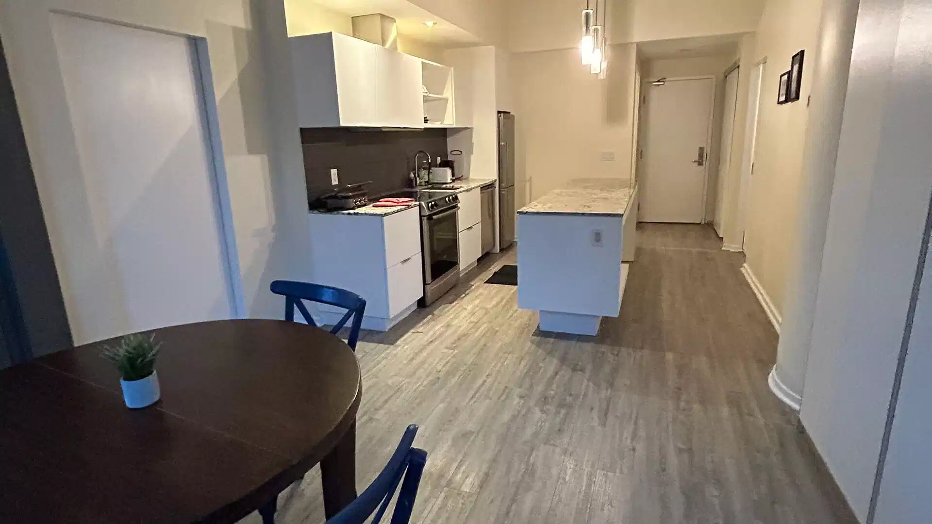 Amenities?w=400&h=260&fit=crop&q=40&auto=format&trim=auto