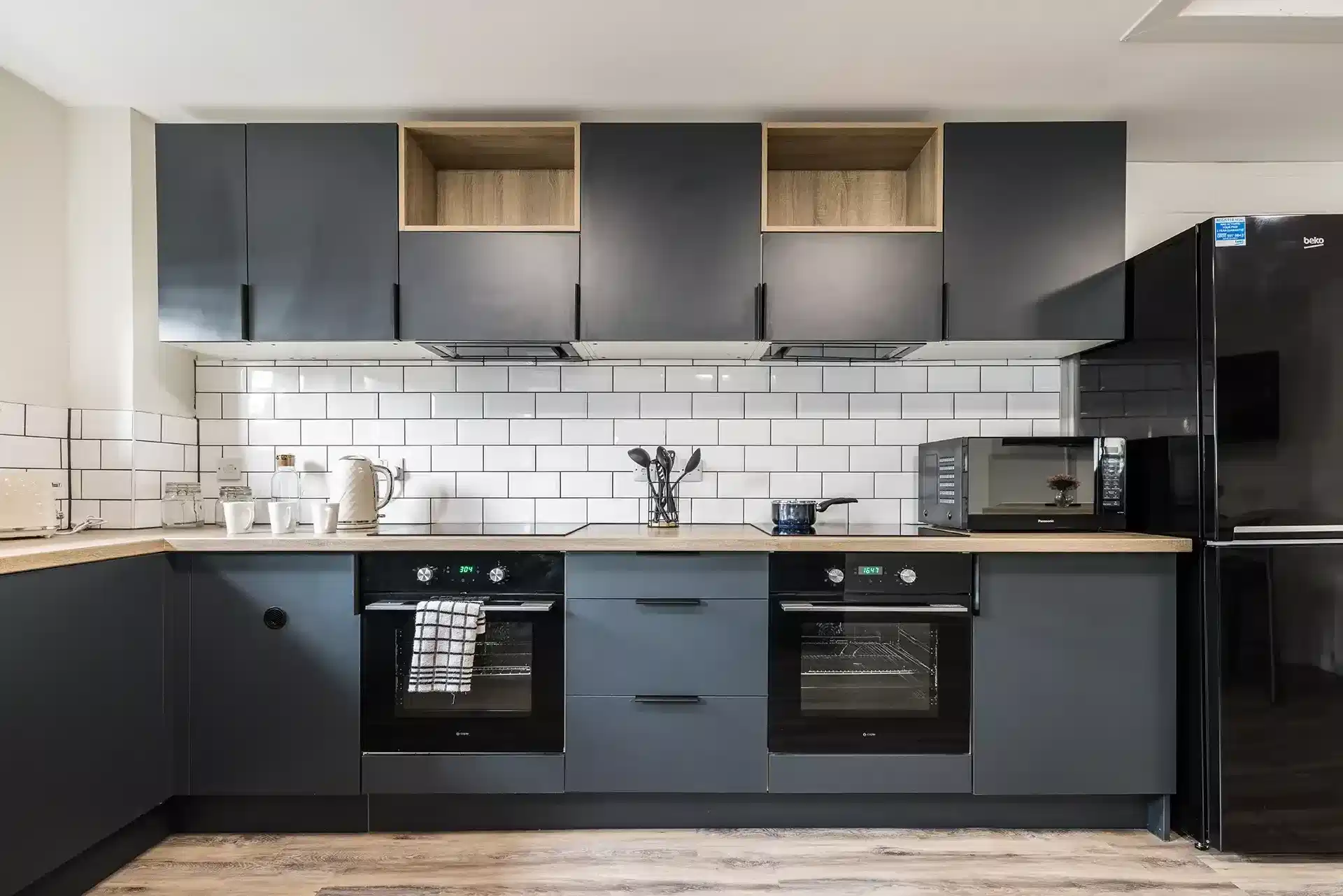 Common Area?w=400&h=260&fit=crop&q=40&auto=format&trim=auto