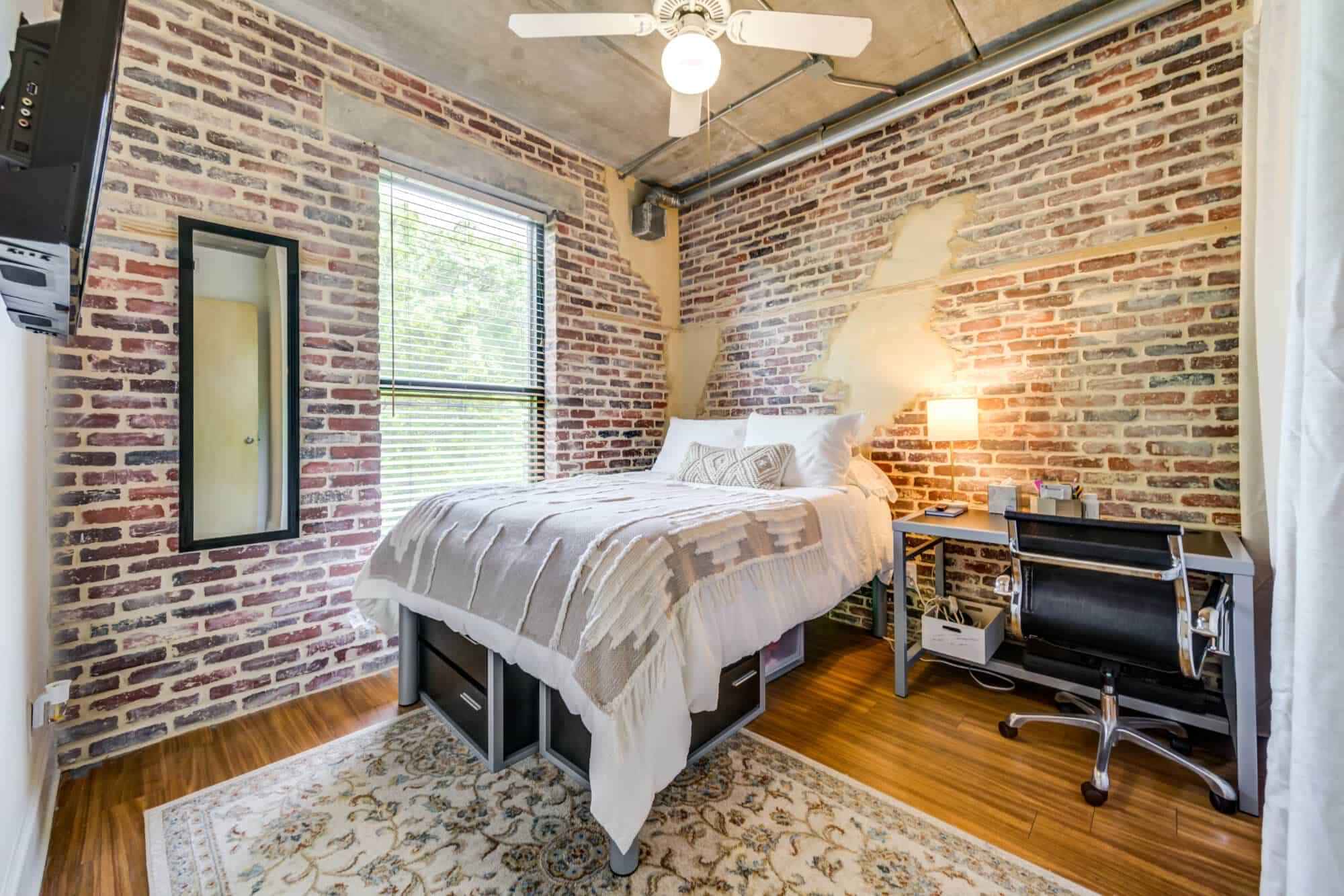 Private Room (4 Bed - 2 Bath) - Bedroom