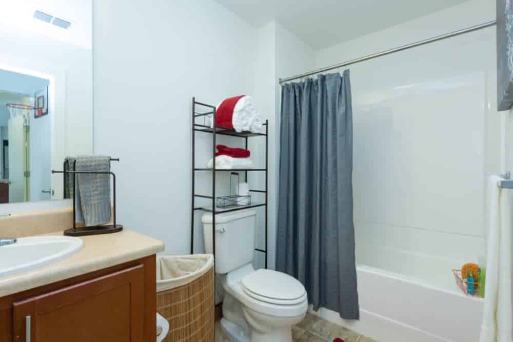 Exterior?w=400&h=260&fit=crop&q=40&auto=format&trim=auto