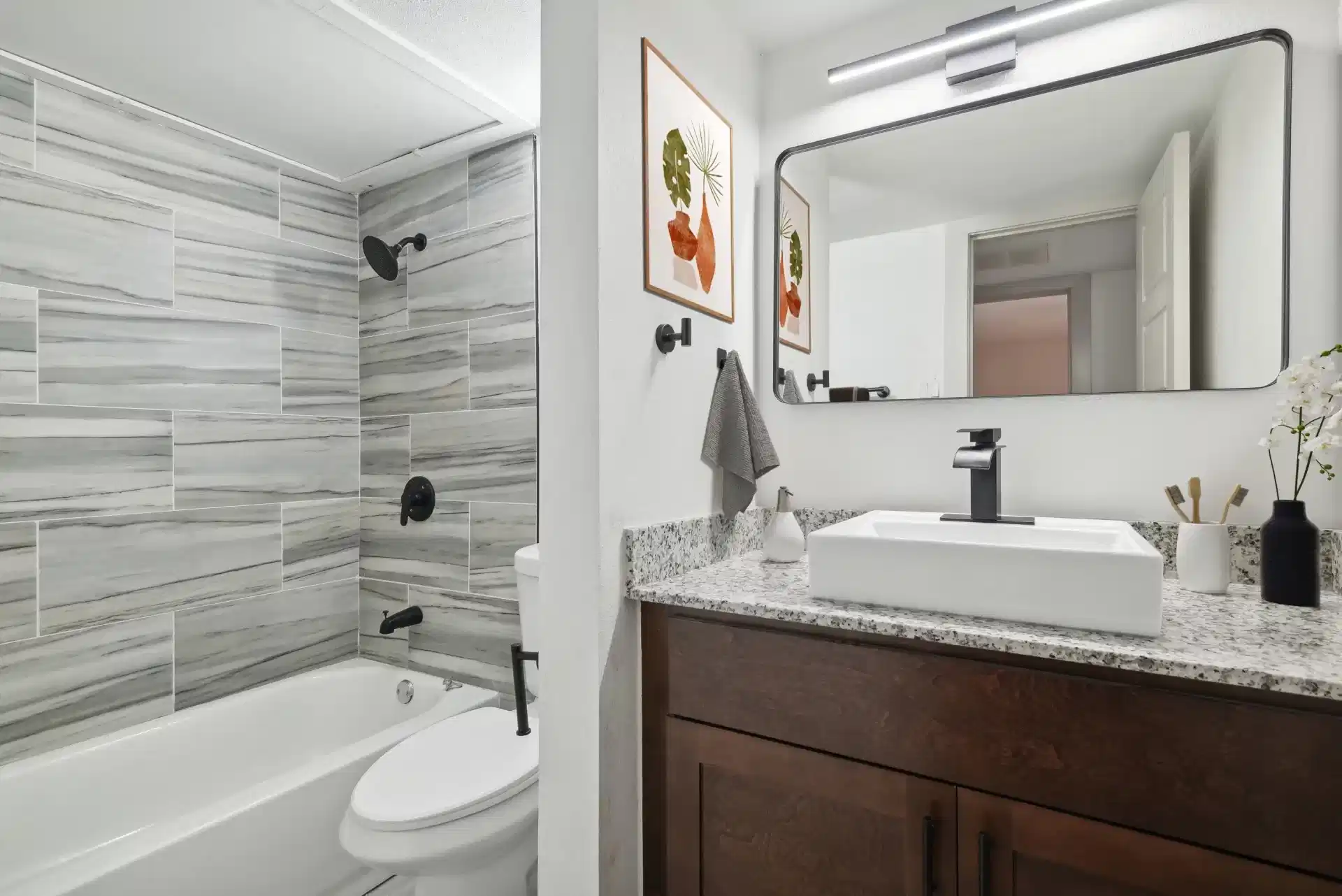 Cross Creek Apartments, Dallas - Dallas, Texas, United States - Bathroom