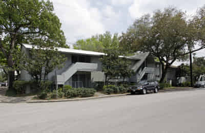 Exterior?w=400&h=260&fit=crop&q=40&auto=format&trim=auto