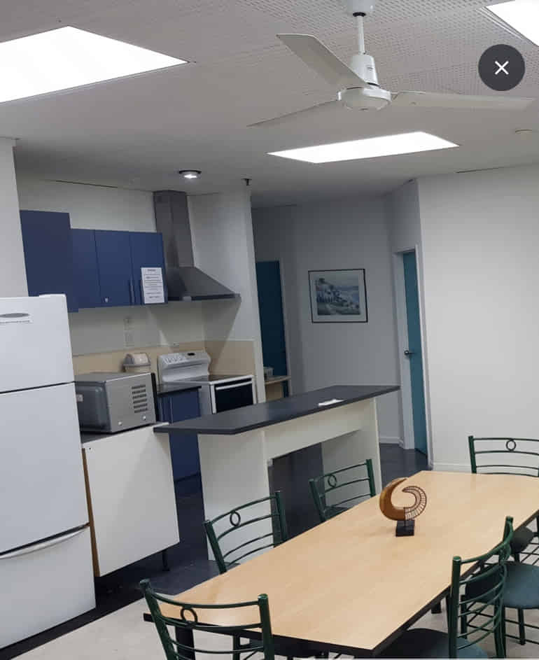 8 Bedroom 3 Bathroom Apartment - Amenities?w=400&h=260&fit=crop&q=40&auto=format&trim=auto