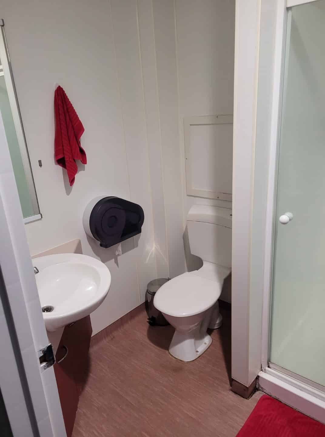 Luau Mount 8B, Auckland - Auckland, New Zealand - 5 Bedroom : 2 Bathroom - Bathroom