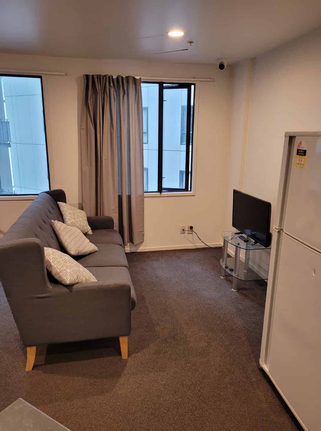 5 Bedroom : 2 Bathroom - Bedroom?w=400&h=260&fit=crop&q=40&auto=format&trim=auto