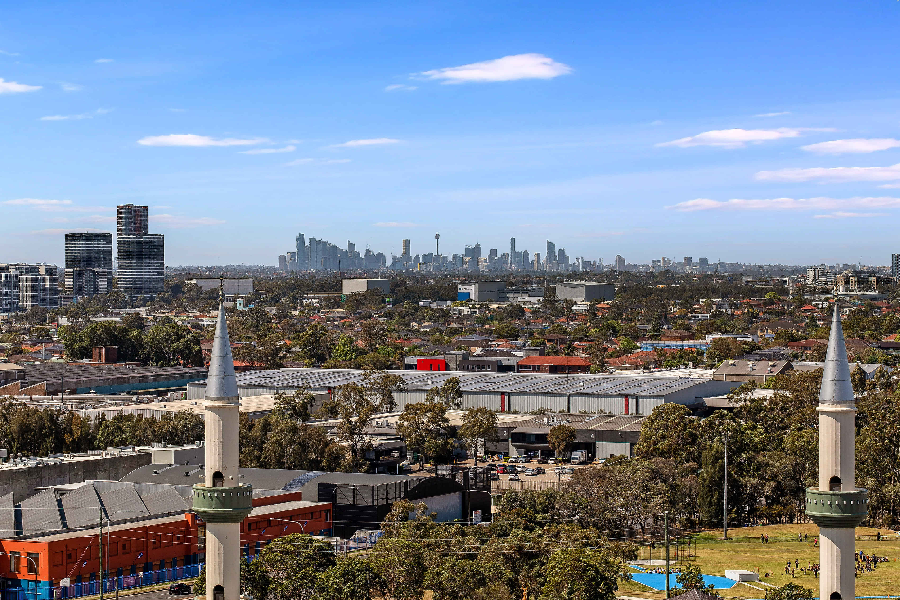 Studio Apartment - Bedroom?w=400&h=260&fit=crop&q=40&auto=format&trim=auto