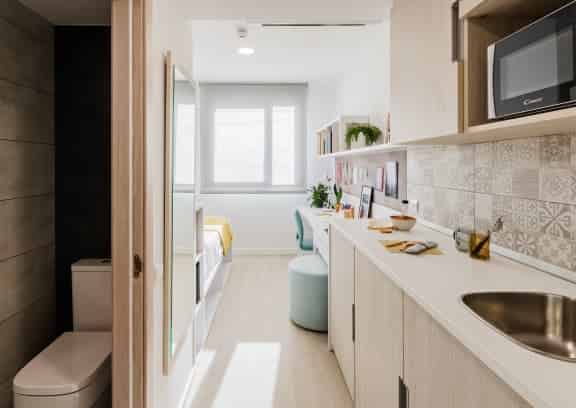 Amenities?w=400&h=260&fit=crop&q=40&auto=format&trim=auto