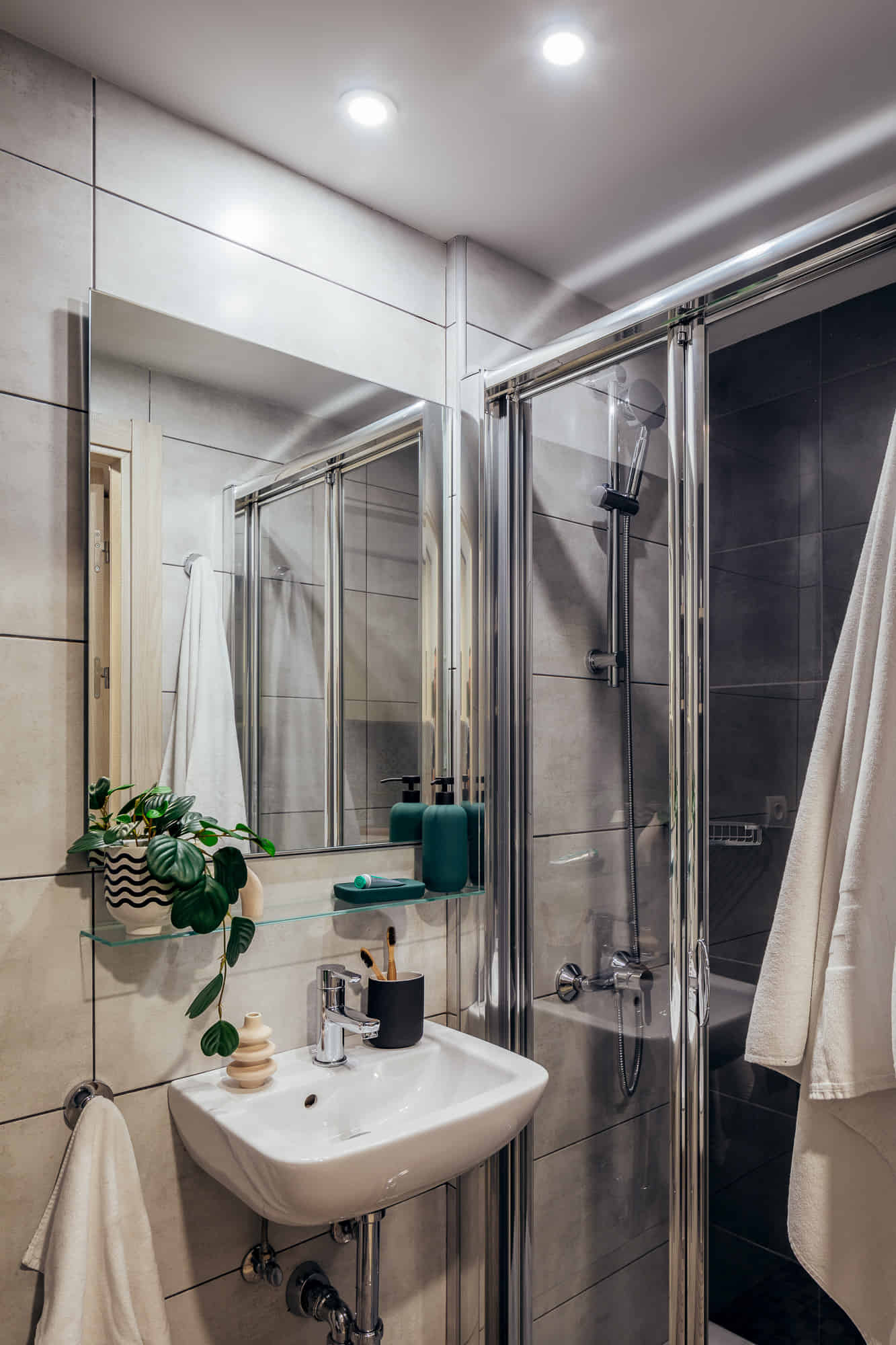 Amenities?w=400&h=260&fit=crop&q=40&auto=format&trim=auto