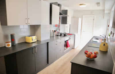 Belgrave Road L17, Liverpool - Liverpool, England, United Kingdom - Five Bedroom Student House - Kitchen