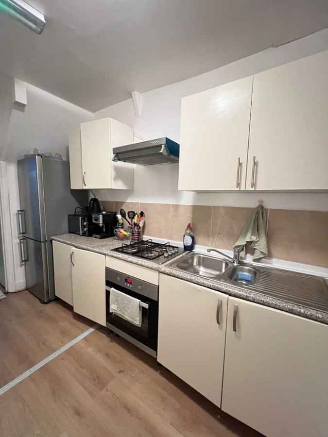 Babington Road NW4, London - London, England, United Kingdom - 5 Bedroom Apartment - Kitchen