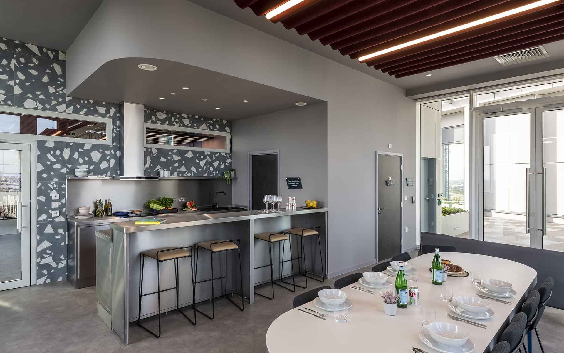 Exterior?w=400&h=260&fit=crop&q=40&auto=format&trim=auto