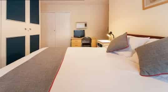 Cleveland Road UB8, London - London, England, United Kingdom - Ensuite Room - Bedroom