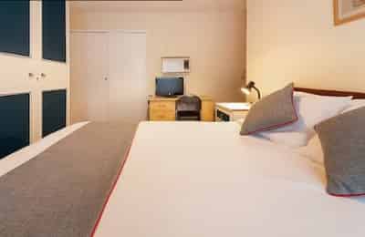 Cleveland Road UB8, London - London, England, United Kingdom - Ensuite Room - Bedroom