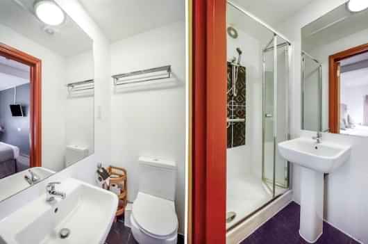 Northbrook Road IG1, Ilford - London, England, United Kingdom - Studio - Bathroom