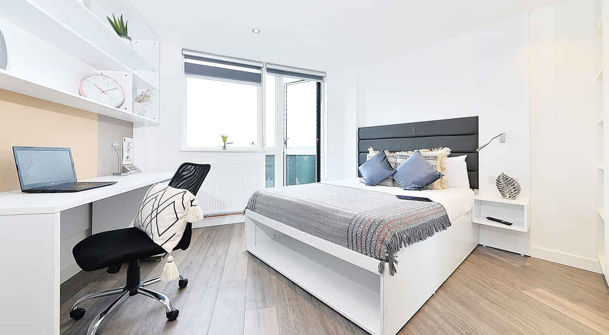 Classic Studio - Bathroom?w=400&h=260&fit=crop&q=40&auto=format&trim=auto