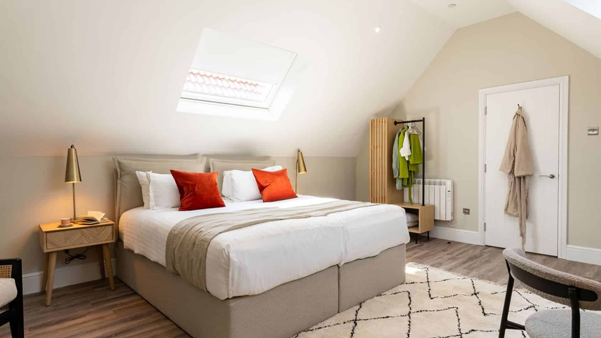 Wellington Park BS8, Bristol - Bristol, England, United Kingdom - 3 Bedroom Apartment - Bedroom