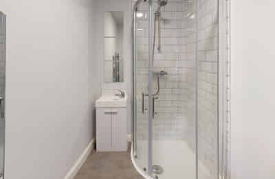 Fishponds Road BS16, Bristol - Bristol, England, United Kingdom - 4 Bedroom Apartment - Bathroom