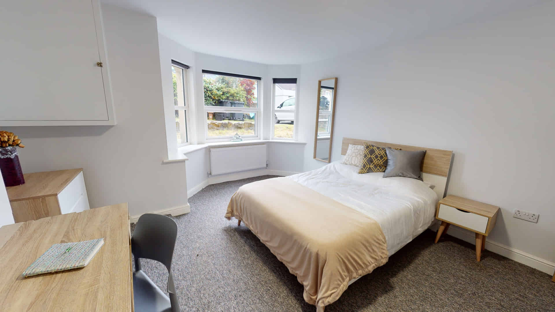 4 Bedroom Apartment - Bathroom?w=400&h=260&fit=crop&q=40&auto=format&trim=auto