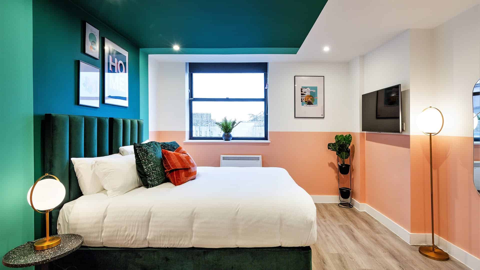 Common Area?w=400&h=260&fit=crop&q=40&auto=format&trim=auto