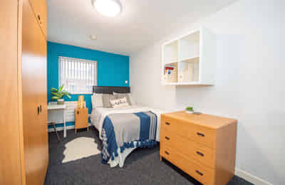 Common Area?w=400&h=260&fit=crop&q=40&auto=format&trim=auto
