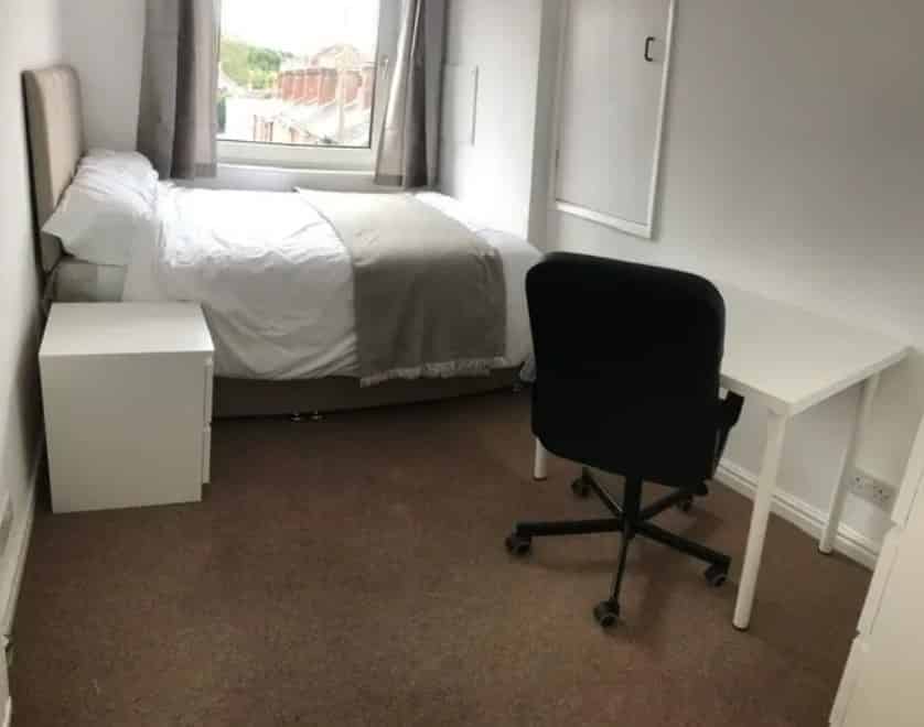 Victoria Street EX4, Exeter - Exeter, England, United Kingdom - 6 Bedroom Apartment - Bedroom