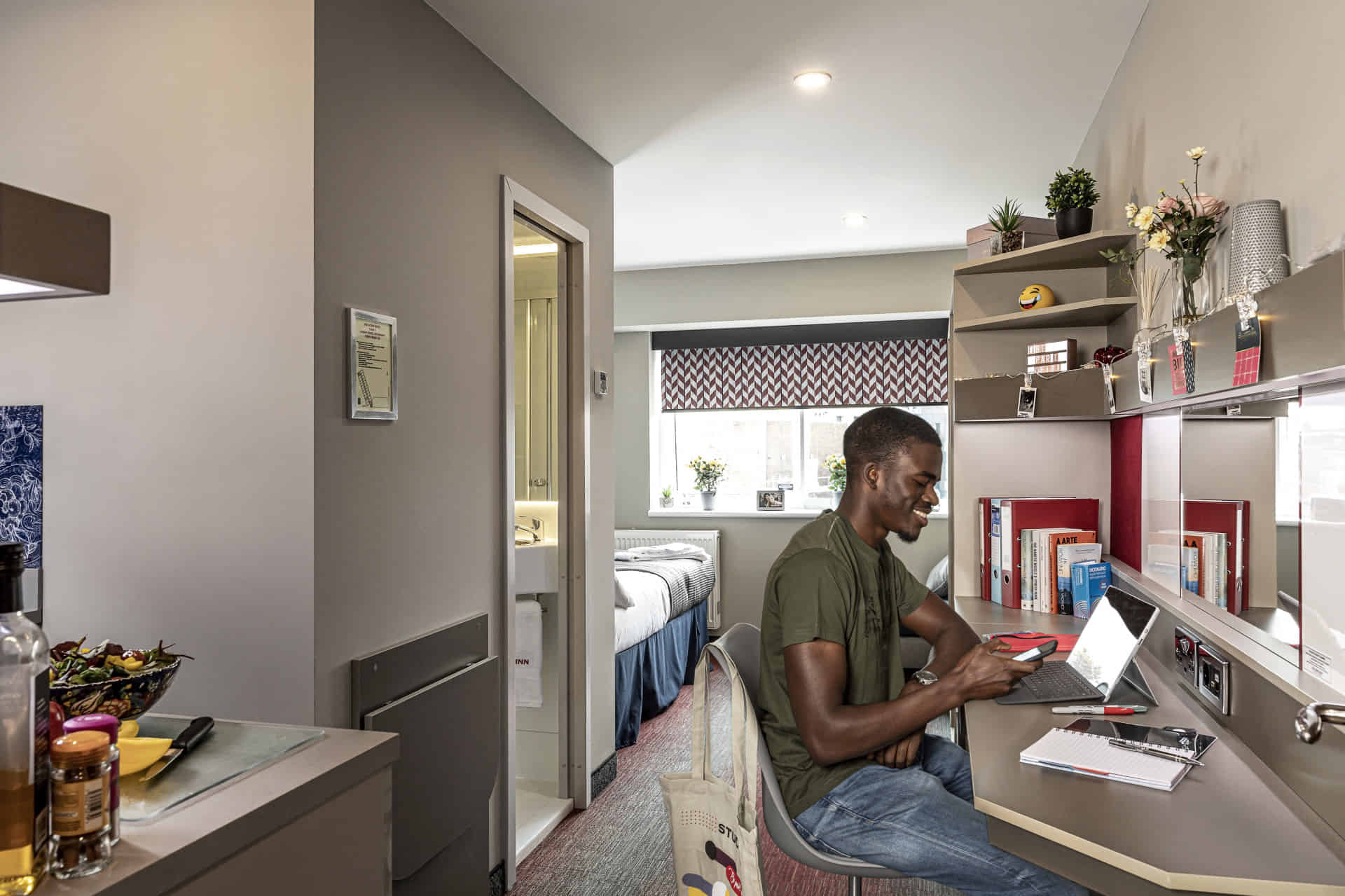 Amenities?w=400&h=260&fit=crop&q=40&auto=format&trim=auto