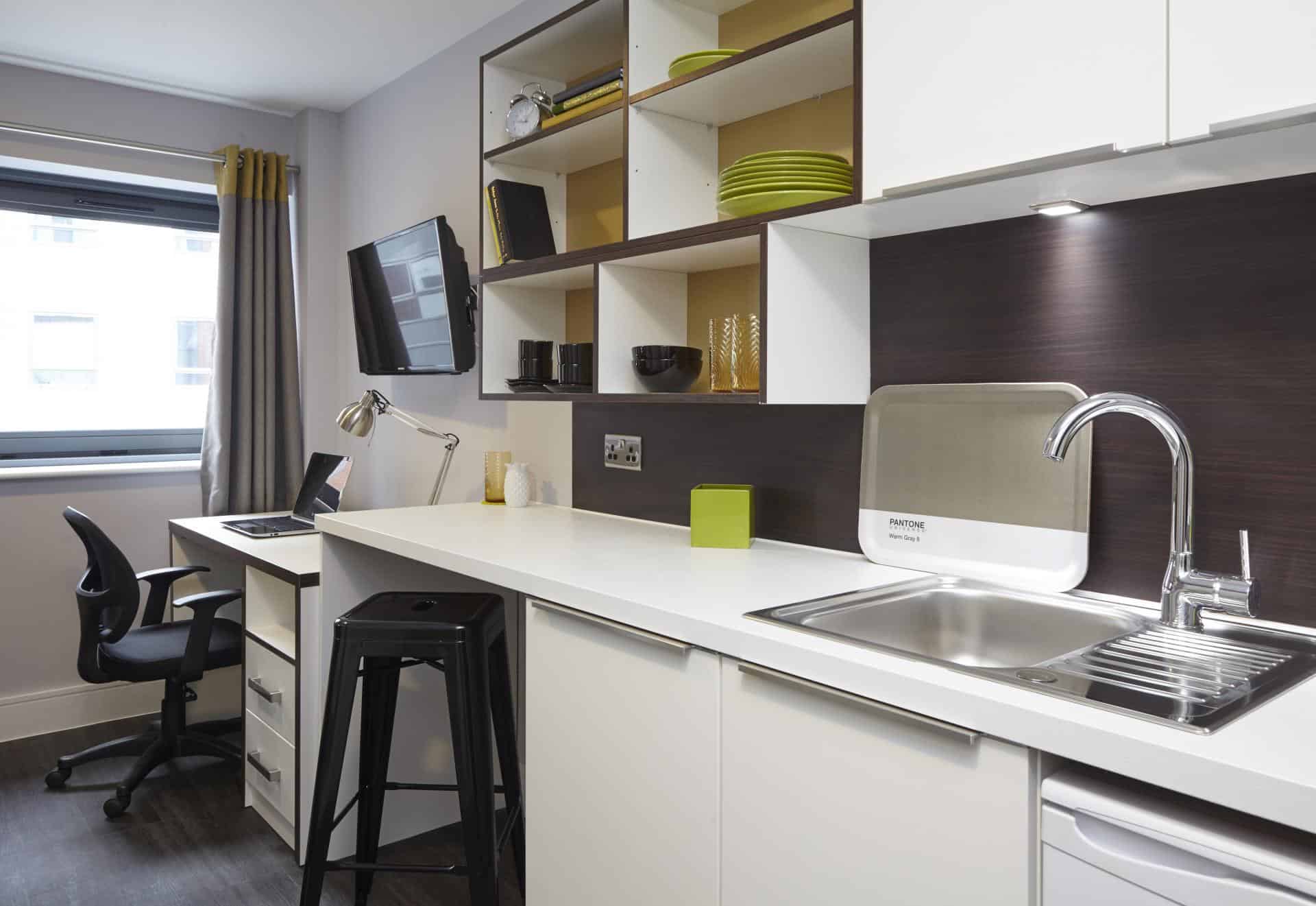 Amenities?w=400&h=260&fit=crop&q=40&auto=format&trim=auto